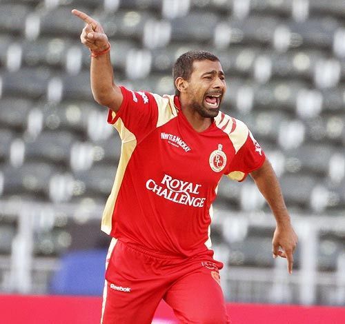 Praveen Kumar (IPL इतिहास के 5 सबसे लंबे छक्के)